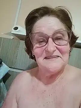 Snapshot of cremiudes chatting on 11.04.25 cremiudes online show from 11.04.25