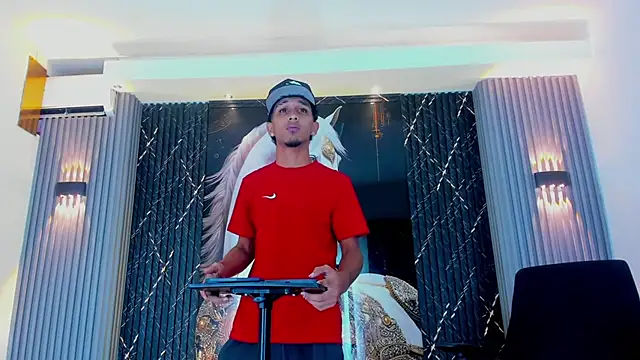 Snapshot of Yilmer_hot chatting on 11.04.25 Yilmer hot online show from 11.04.25