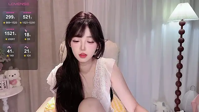 Snapshot of Yaiyigirl chatting on 05.30.26 Yaiyigirl online show from 05.30.26