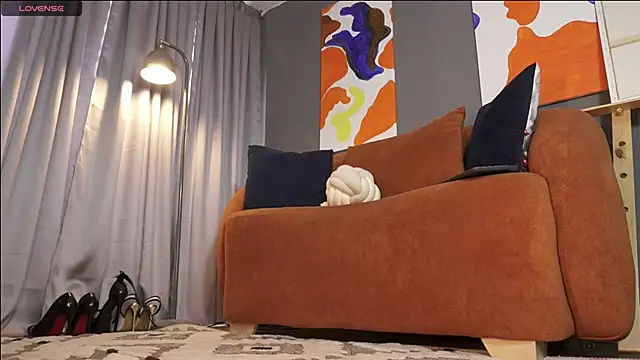 nylonisabella online show from 06.02.26