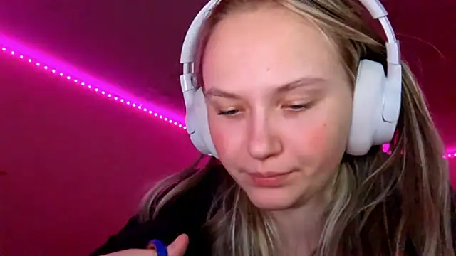 KarinRobertson online show from 12.20.25