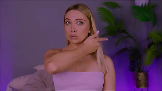 HotJesssX online show from 11.04.25