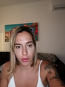 Snapshot of Coral_tentation chatting on 11.16.25 Coral tentation online show from 11.16.25