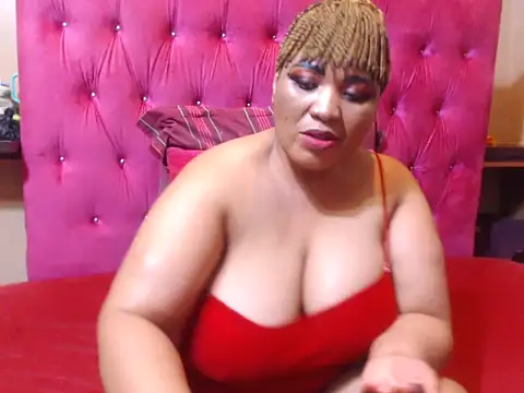 Snapshot of HUGE_BUSTY_EBONY chatting on 04.24.26 HUGE BUSTY EBONY online show from 04.24.26