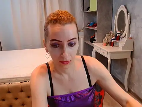 AnneDevrim online show from 11.29.25