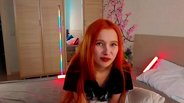 Snapshot of MarthaMack chatting on 11.23.25 MarthaMack online show from 11.23.25