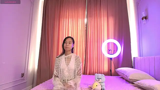 lihnpham online show from 11.16.25