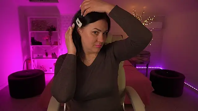 VelvetLuck online show from 04.17.26