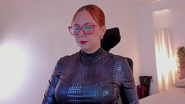 MistressErza online show from 06.16.26