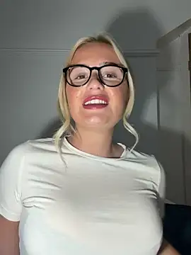 BlondeBabe  online show from 11.05.25