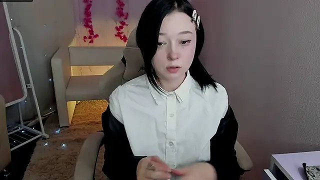 Snapshot of Hanako_Rey chatting on 11.27.25 Hanako Rey online show from 11.27.25