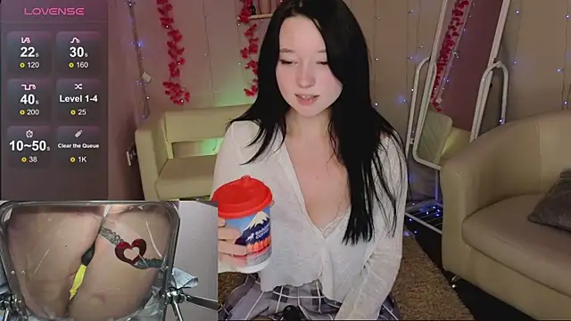 Snapshot of Hanako_Rey chatting on 12.04.25 Hanako Rey online show from 12.04.25