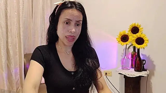 Snapshot of Bella_Exhibition chatting on 01.12.26 Bella Exhibition online show from 01.12.26