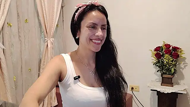 Snapshot of Bella_Exhibition chatting on 02.17.26 Bella Exhibition online show from 02.17.26