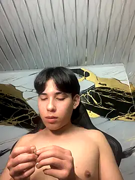 Suarezz10  online show from 11.05.25