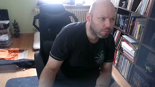 Tsume81 online show from 11.04.25