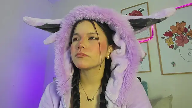 violettabond online show from 11.26.25