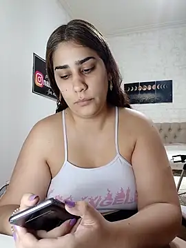 nahiarabiel33 online show from 04.15.26