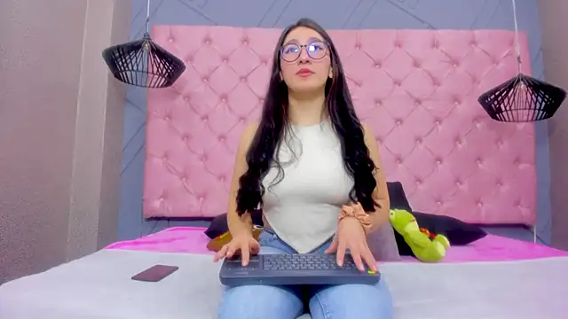 Mia Horney online show from 12.02.25