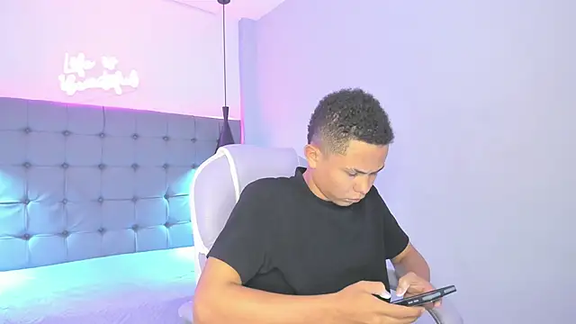 Liams18 online show from 11.21.25