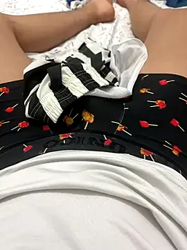 Snapshot of gatito_polo69 chatting on 11.30.25 gatito polo69 online show from 11.30.25