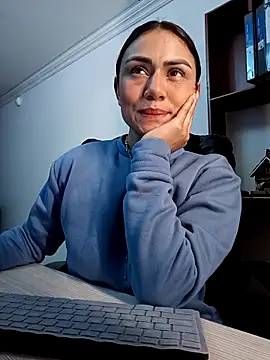 Snapshot of Amara_Nour chatting on 11.17.25 Amara Nour online show from 11.17.25