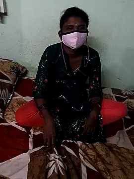 Snapshot of Couple1114 chatting on 11.11.25 Couple1114 online show from 11.11.25