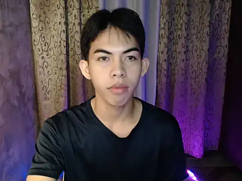 Urhotsilverboy online show from 12.18.25