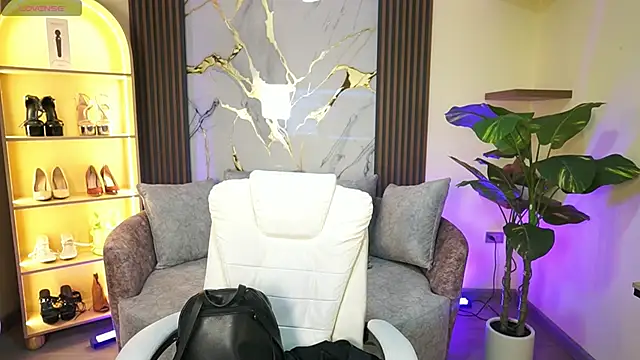 Snapshot of TessaaFox chatting on 02.17.26 TessaaFox online show from 02.17.26