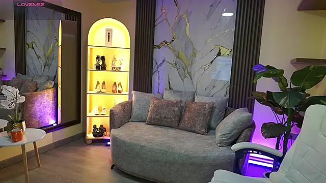 Snapshot of TessaaFox chatting on 02.20.26 TessaaFox online show from 02.20.26