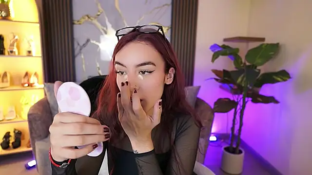 Snapshot of TessaaFox chatting on 02.26.26 TessaaFox online show from 02.26.26