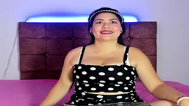 Snapshot of NoirAntonela chatting on 11.14.25 NoirAntonela online show from 11.14.25