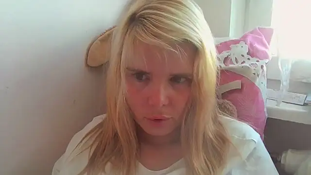 Snapshot of HornyElena chatting on 06.08.26 HornyElena online show from 06.08.26