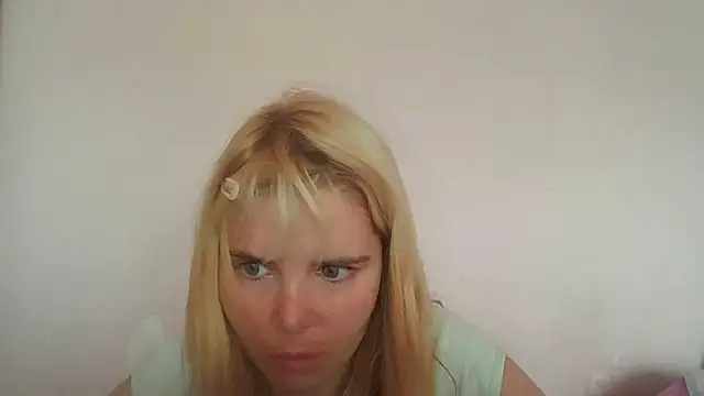 Snapshot of HornyElena chatting on 07.01.26 HornyElena online show from 07.01.26