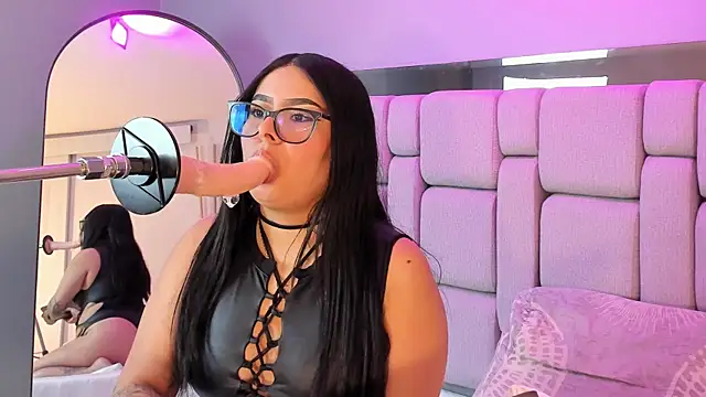 Amy whittee online show from 12.05.25