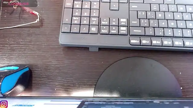 Snapshot of Tessa_Moon_ chatting on 11.08.25 Tessa Moon online show from 11.08.25