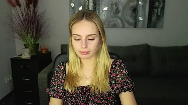 Snapshot of Tina_Jonesi chatting on 11.08.25 Tina Jonesi online show from 11.08.25