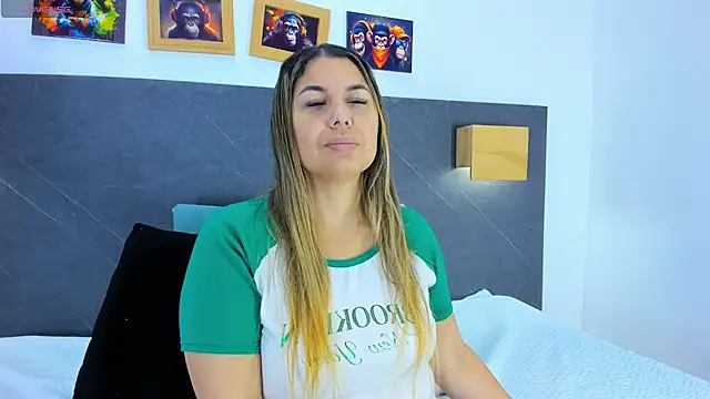 Snapshot of Andhrea_Vale chatting on 02.04.26 Andhrea Vale online show from 02.04.26