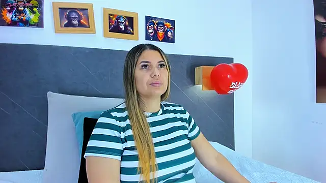 Snapshot of Andhrea_Vale chatting on 02.14.26 Andhrea Vale online show from 02.14.26