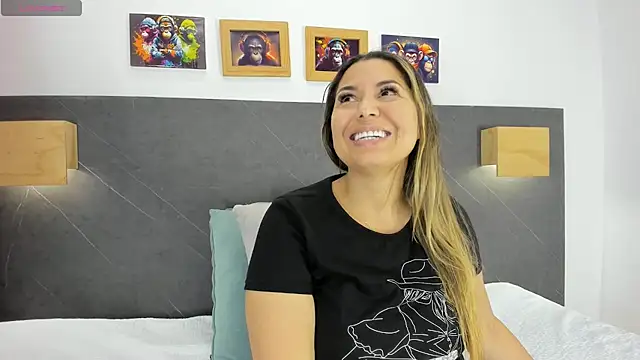 Snapshot of Andhrea_Vale chatting on 02.24.26 Andhrea Vale online show from 02.24.26