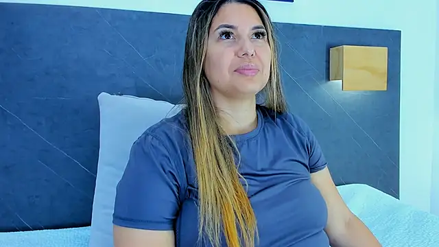 Snapshot of Andhrea_Vale chatting on 03.03.26 Andhrea Vale online show from 03.03.26