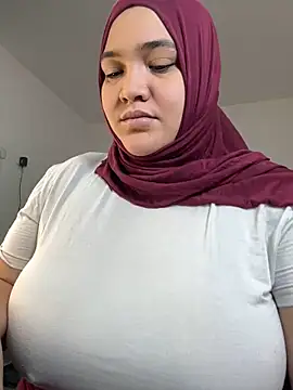 Snapshot of sweetmuslim01 chatting on 02.14.25 sweetmuslim01 online show from 02.14.25