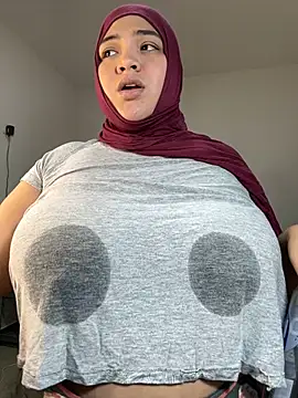Snapshot of sweetmuslim01 chatting on 02.21.25 sweetmuslim01 online show from 02.21.25