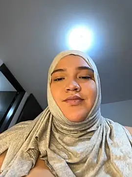 Snapshot of sweetmuslim01 chatting on 03.11.25 sweetmuslim01 online show from 03.11.25