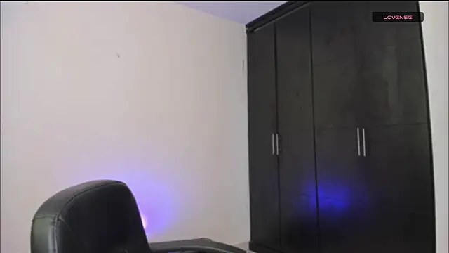 Snapshot of LilyGarcia chatting on 11.10.25 LilyGarcia online show from 11.10.25