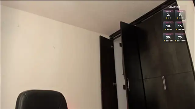 Snapshot of LilyGarcia chatting on 12.16.25 LilyGarcia online show from 12.16.25