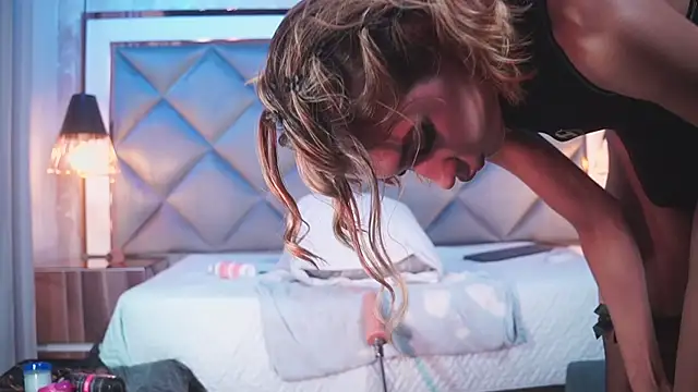 crystal gilton online show from 03.30.26