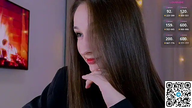 Snapshot of VYBEON chatting on 11.17.25 VYBEON online show from 11.17.25