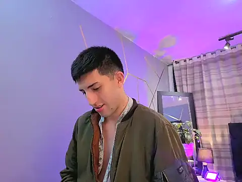 Snapshot of Un_Sluttyy chatting on 11.07.25 Un Sluttyy online show from 11.07.25