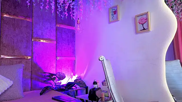 AuroraLanee  online show from 11.28.25